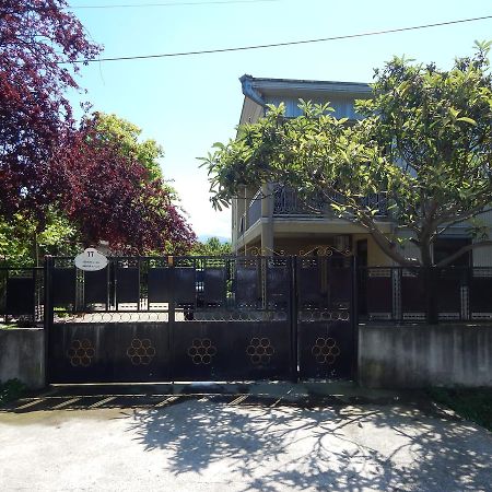 Guest House On Angisa Batumi Exterior foto