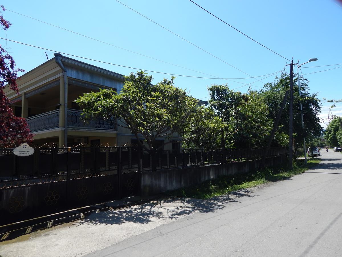 Guest House On Angisa Batumi Exterior foto